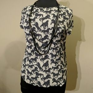 Gray horse print round hem top